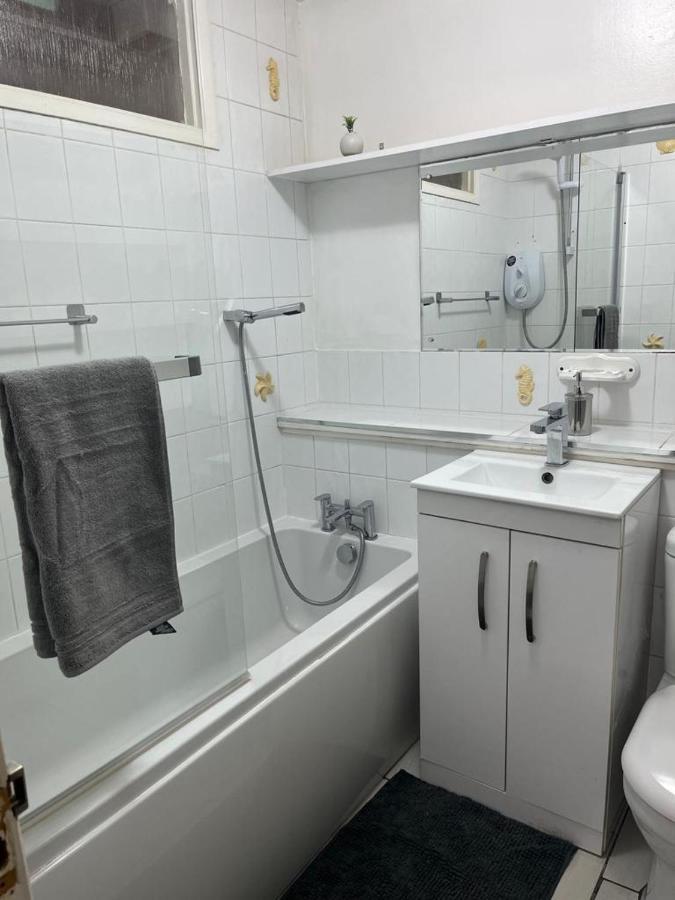 Ferienwohnung London 1 Bed Cosy House Norwood Exterior foto